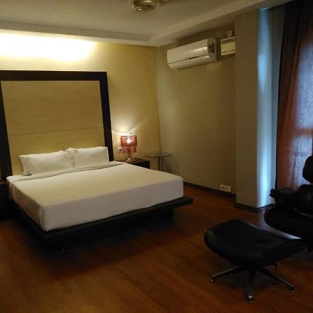 Hotel Md'S Continental Jorhāt Екстериор снимка