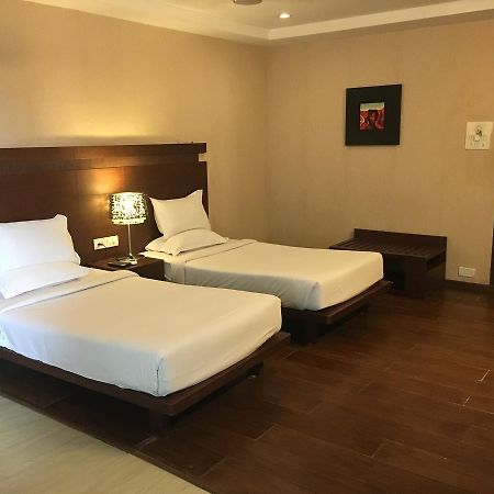 Hotel Md'S Continental Jorhāt Екстериор снимка