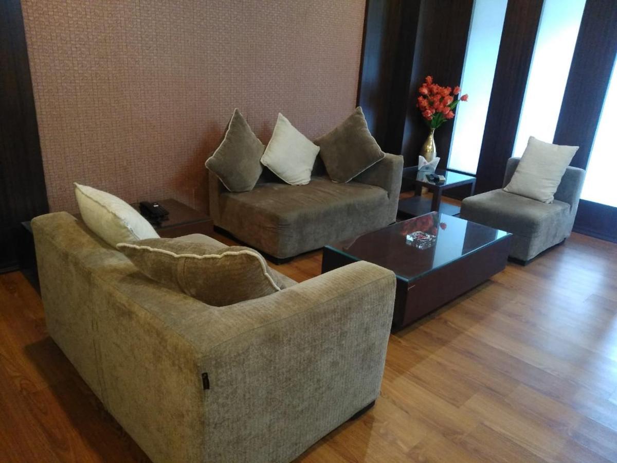 Hotel Md'S Continental Jorhāt Екстериор снимка