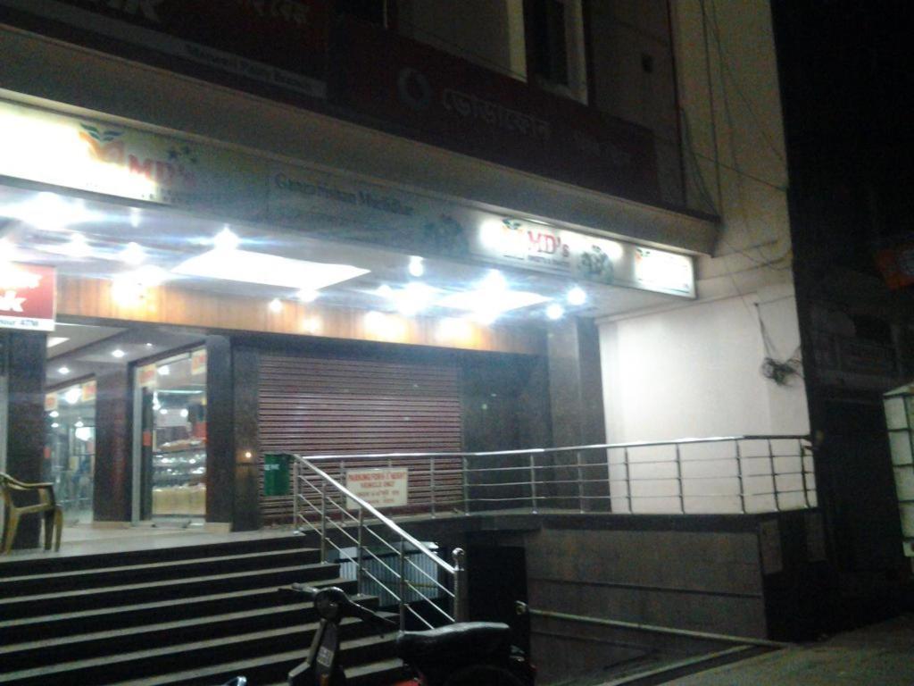 Hotel Md'S Continental Jorhāt Екстериор снимка