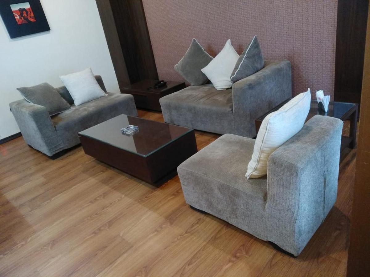 Hotel Md'S Continental Jorhāt Екстериор снимка