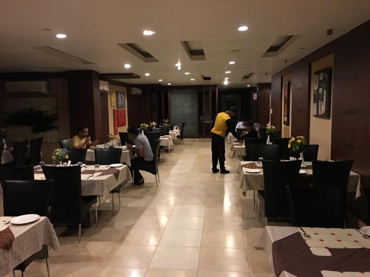 Hotel Md'S Continental Jorhāt Екстериор снимка