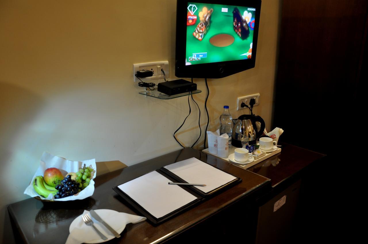 Hotel Md'S Continental Jorhāt Екстериор снимка