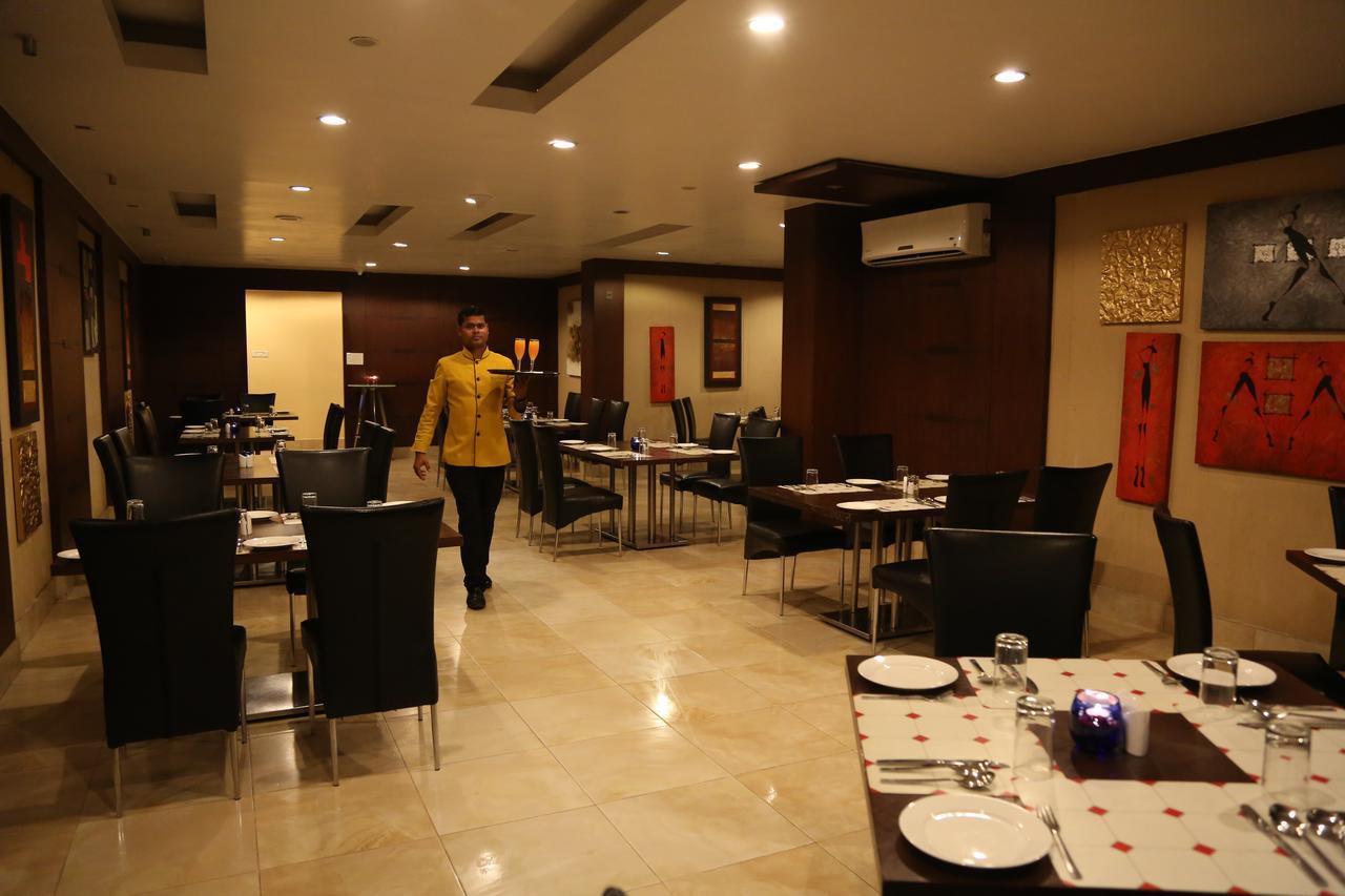 Hotel Md'S Continental Jorhāt Екстериор снимка