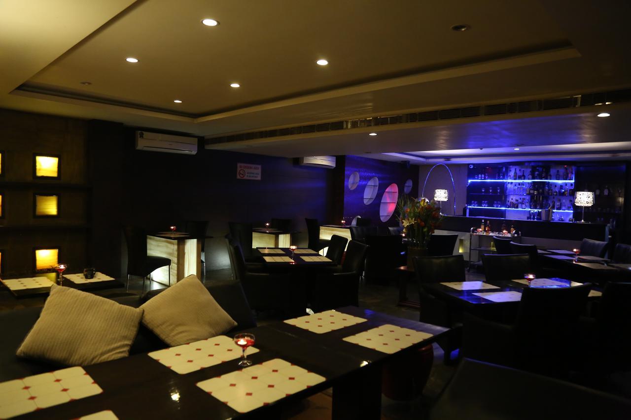 Hotel Md'S Continental Jorhāt Екстериор снимка