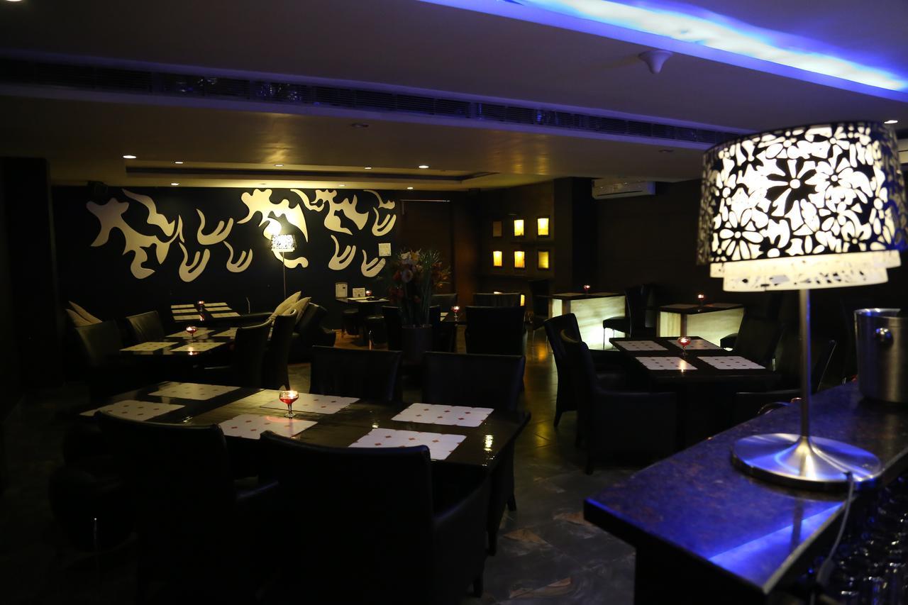 Hotel Md'S Continental Jorhāt Екстериор снимка